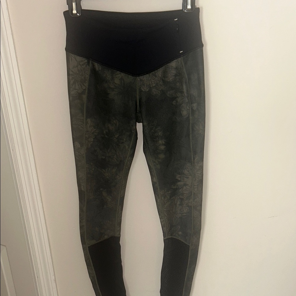 CALIA by Carrie Underwood Black and Olive Leggings